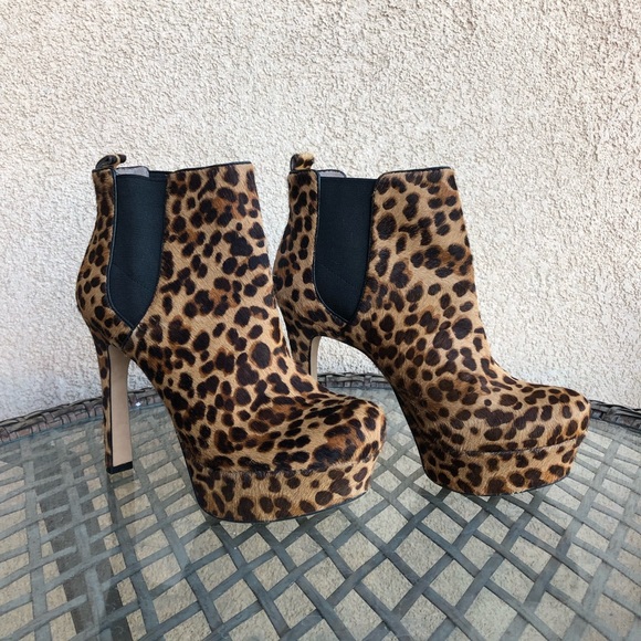 Vince Camuto Leopard Baileys - Picture 2 of 7